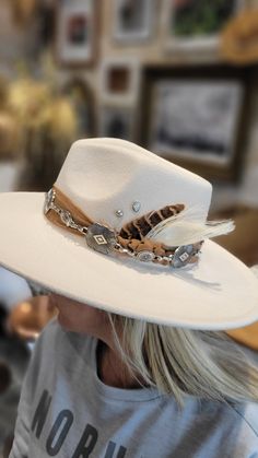 Beach Fedora Hat, Womens Cowgirl Hat, Decorate Hats Diy Ideas, Western Felt Hats For Women, Customized Western Hats, Lainey Wilson Inspired Hat, Custom Straw Hats, Women’s Western Hats, Custom Cowgirl Hats Western