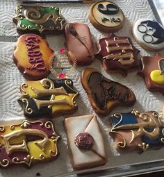 many decorated cookies are in a box on the table and ready to be eaten,