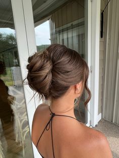 Prom Updo Brunette, Bridesmaid Hair Brown Medium Length, Loose Bun Prom Hair, Wedding Hairstyles Updo Brown Hair, Bridesmaid Hair Dark Brown Updo, Brown Bridesmaid Hair, Popular Updos 2024, Mid Head Updo, Prom Hairstyles Bun Classy