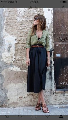 Love the color combo How To Wear Belts, Tan Midi Skirt, Skirt Diy, Teenage Outfits, Rock Outfit, Black Midi Skirt, Casual Winter Outfits, Inspired Outfits