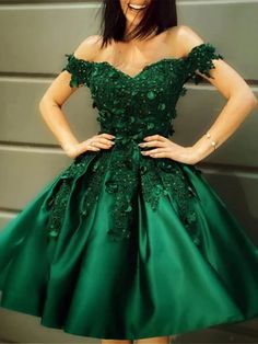 Silhouette:?A Line Waist: Natural Sleeve Length:?Sleeveless Fabric: Satin Shown Color:?Green Built-In Bra: Yes Emerald Green Dress Short Quinceanera, Quinceñera Ideas, Hoco 2022, Aramex Delivery, Homecoming 2022, Short White Dress Wedding, Quinceañera Ideas, Black Dress Style