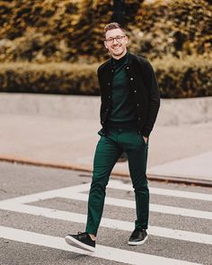 Dark Green Outfit Ideas, Dark Green Outfit, Green Outfit Ideas, Green Dress Pants, Style Girlfriend, Classic Style Outfits, Best Dressed Man, Moda Jeans, Winter Jeans