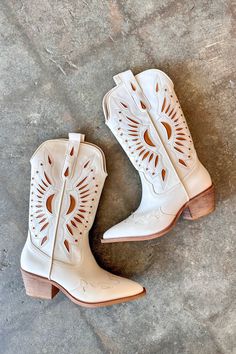 Chic Boots, White Cowboy Boots, Cowboy Ankle Boots, Cowboy Boot, Romper Dress, Modern Fashion, Western Style, Sales Gifts, Western Fashion