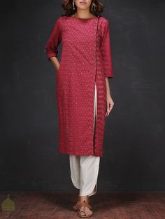 Red-White Ikat Boat Neck Handloom Cotton Kurta Back Door Ideas, Trendy Neck Designs, Wizarding Fashion, Kurta Women, Tenun Ikat, Kurta Patterns, Kameez Designs, Churidar Designs, Kurta Style