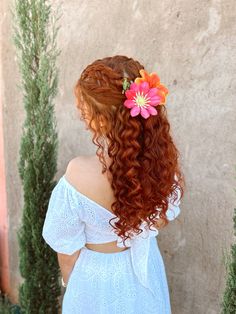 me siga no insta @kellygome.s #madrinhadecasamento #cacheadas #ruivasdobrasil #ruiva #cachosnaturais #penteados #penteadomadrinha #penteado Wedding Hair, Hair Goals, Wedding Hairstyles, Long Hair, Curly Hair Styles, Royalty, Hairstyles, Long Hair Styles