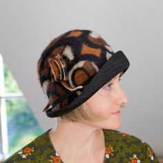 "High Quality vintage cloche hat with unique side detail. Modèle de Paris.  Even though the material is unknown, all the materials are very soft and pleasant to feel.  Condition: excellent vintage condition Created by Nore L. Hansson Circumference: 55 cm | 21.6\" Every piece in this shop is hand selected from different places.   All those garments are bought second hand, that is why they are always unique and sometimes might have imperfections.  Choose circular fashion over fast fashion and create your own style. I hope you love your new piece and...don't forget, there is a little bit of magic in these clothes - they all have stories to tell! If you have any questions I will be more than happy to help you.  Back to my shop: https://www.etsy.com/shop/putonvintage/" Vintage Brimmed Cloche Hat For Winter, Retro Wide Brim Cloche Hat For Winter, Vintage Winter Brimmed Cloche Hat, Winter Vintage Brimmed Cloche Hat, Vintage Cloche Hat For Winter, Retro Winter Cloche Hat With Short Brim, Retro Cloche Felt Hat For Winter, Vintage Wool Cloche Hat With Short Brim, Winter Retro Cloche Hat With Short Brim