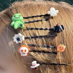 Set of 2 Halloween hair clips, perfect for a Halloween party    Will ship out within 24hrs of ordering. Spider Pumpkin, Boogie Man, Bat Skull, Halloween Hair Clips, Ghost Bat, Pumpkin Spider, Clip Hairstyles, Pumpkin Ghost, Halloween Hair