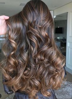 Honey Blonde Balayage Dark Roots, Honey Caramel Balayage On Dark Hair, Emmy Core, Dark Brown Hair Balayage, Balayage Hair Caramel, Highlights Ideas, Gorgeous Hair Color