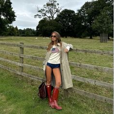 Countryside Outfit Aesthetic, Hunter Rainboots Outfit Fall, Rainboot Outfits Fall, Tall Hunter Boots Outfit, Orchard Outfit Fall, Hunter Boot Outfit, English Countryside Outfit, Rainboot Outfits, Hunter Rain Boots Outfit