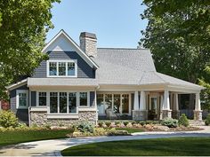 a house that is sitting in the grass