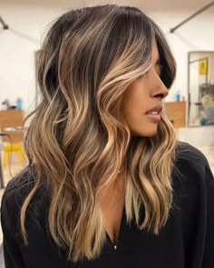 2024 Spring Hair Color for Brunettes: Balayage Highlights, Caramel, and Blonde Honey Brown Hair Color, Honey Highlights, Blonde Hair Transformations, Brown Hair Color Ideas, Honey Brown Hair, Brunette Hair With Highlights, Balayage Hair Dark, Brunette Balayage Hair, Spring Hair Color