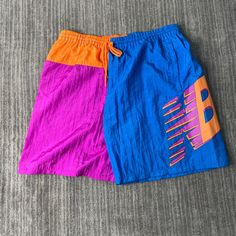 Vintage 90s New Balance Big Logo Running Sportswear Athletic Color Blocking 1990s Fashion Multi Color Track Shorts Small Mens Condition:  Excellent Used Condition  = No Flaws Measurements: Please see photos above for all measurements IF YOU BUY TWO OR MORE ITEMS USE THE CODE BUNDLE @ CHECK TO SAVE 20% WE SHIP WITHIN 24 HOURS AFTER PURCHASE! Please be aware that we do not offer free returns!! The Buyer is responsible for the cost of the return label.  Follow us on TikTok & Instagram @findsnostalg Relaxed Fit 90s Shorts For Streetwear, 90s Relaxed Fit Streetwear Shorts, 90s Relaxed Fit Shorts For Streetwear, Casual Gym Shorts With Color Block, Casual Color Block Gym Shorts, Sporty Color Block Athletic Shorts, Casual Color Block Athletic Shorts For Summer, Summer Casual Color Block Activewear, Casual Color Block Summer Activewear