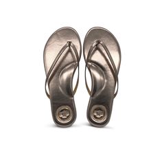 Indie Metallic Pewter Sandal Classic Flip Flops With Textured Footbed And Toe Post, Classic Toe Post Flip Flops With Textured Footbed, Sleek Flip Flops With Single Toe Strap For Beach, Classic Flip Flops With Cushioned Footbed, Classic Cushioned Toe Post Flip Flops, Cushioned Single Toe Strap Flip Flops, Sleek Sandals With Cushioned Footbed For Beach, Sleek Toe Post Flip Flops For Beach, Comfortable Everyday Flip Flops With Arch Support