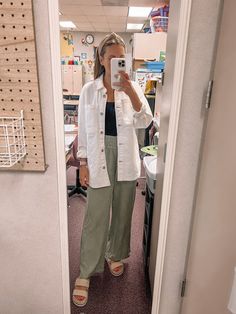 Student Intern Outfits, Slp Clinic Outfits, Teacher Outfits No Jeans, Teacher Summer Outfits, Teacher Outfits Summer, Teacher Appropriate Outfits, Student Teaching Outfits, Teacher Outfit Ideas, Young Teacher Outfits