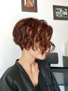 Wavy Bob With Undercut, Wavy Hair Pixie Haircut, Long Curly Pixie Haircut, Wavy Pixie Bob, Messy Bob Hairstyles, Bob Haircut Curly, Short Curly Haircuts, Curly Haircuts