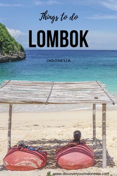 two canoes sitting on the beach under an umbrella with text overlay that reads things to do lombok in indonesia