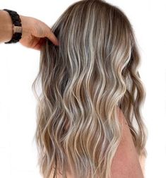 Best Blonde Highlights, Dirty Blonde Hair With Highlights, Blonde Light Brown Hair, Blonde Highlights Ideas, Light Brunette Hair, Highlights Ideas, Warm Scarves