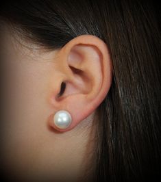 These are elegant earrings that you'll wear for years to come. Lovely, large Swarovski pearl studs on either 14K gold filled or solid sterling silver ear posts. Pearls available in glowing white, ivory/ cream or a deep gray blue. Elegant, classical jewelry that easily dresses up or down, these earrings will become a staple in your wardrobe. These pearls are perfect as bridesmaids gifts, to celebrate Sweet 16 or graduation, bridal jewelry or as early day earrings. Each set of earrings will arrive Wedding Jewelry Bridesmaids, Round Pearl Earrings, Grey Pearl Earrings, Large Pearl Earrings, Earrings Outfit, Large Stud Earrings, Backdrops Necklace, Cinderella Wedding, Wedding Bridesmaid Jewelry