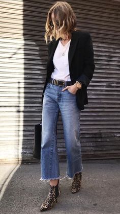 Vestiti In Jeans, Cropped Jeans Outfit, Jeans Trend, Looks Jeans, Moda Jeans, Outfit Jeans, Cropped Flare Jeans, Jean Trends, Outfit Trends