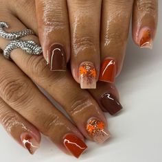 Explore 25 stunning short fall nail designs to keep your nails looking trendy this autumn. Get inspired with warm, cozy, and creative ideas for fall! Fall Nail Designs Square Nails, Simple Fall Nails Glitter, Cute Fall Nails Orange And Brown, Fall Acrylic Short Nails, Short Cute Nails Fall, Fall Short Nails Design, Glittery Orange Nails, Short Orange Fall Nails, Fall Nails Gel Manicures