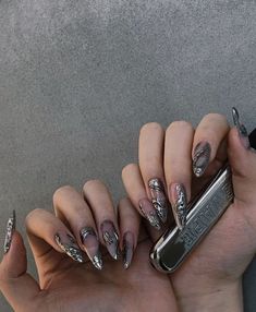 Edgy Almond Nails Designs, Nails Acrylic Metallic, Super Cool Nails, Aespacore Nails, Mercury Nails, Matrix Nails, Cybergoth Nails, Techno Nails, Cyberpunk Nails