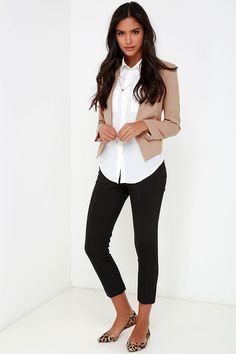 From the out of town conference, to a night out with your besties, you'll be officially chic in the Business Trip Tan Cropped Blazer! This sleek collarless blazer (made from woven fabric) has a layered open front, with darting, cropped hem, and front patch pockets. Long sleeves and lightly padded shoulders keep this look classic and stylish! Fully lined. Self: 80% Polyester, 16% Rayon, 4% Spandex. Lining: 100% Polyester. Hand Wash Cold. Best Business Casual Outfits, Comfy Work Outfit, Work Outfit Inspiration, Blazer Outfit, Traje Casual, Business Outfit