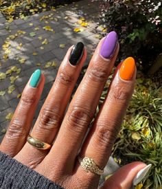 61 Cute Halloween Nail Designs and Ideas for Spooky Season Simple Halloween Nail Designs, Simple Halloween Nail, Fun French Manicure, Nail Ideas For Fall, Halloween Nail Ideas, Short Nail Manicure, Festive Manicure, Orange Nail Designs