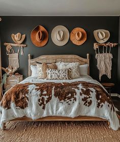 Western Bedroom Themes, Country Room Ideas Bedroom, Country Teen Bedroom, Western Home Decor Bedroom, Country Girl Rooms, Western Themed Bedroom, Western Room Ideas Bedrooms, Modern Western Home Decor, Western Room Ideas