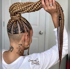 Shaved Side Hairstyles, Shaved Hair Designs, Black Ponytail Hairstyles, Goddess Braids Hairstyles, Long Box Braids, Side Hairstyles, Pelo Afro, Box Braids Styling