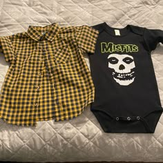 18-24 Months For Boys Punk/Rock Fans Never Used Punk Rock Nursery, Billie Style, Goth Baby Nursery Walmart, Leo Outfits, Gothic Newborn Clothes, Punk Rock Baby