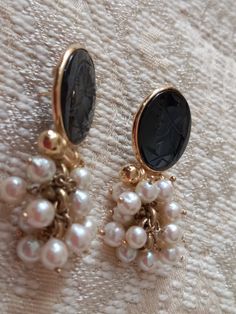 Gorgeous 14-karat gold coin jet carved Pearl cluster articulating earrings. Magnificent collectibles. Roman Coin Jewelry, Gold Coin Earrings, Italian Earrings, Carved Pearl, Gold Fringe, Pearl Pin, Coin Earrings, Pearl Cluster, Gold Coin