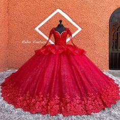 Red Quince Dress, Long Sleeve Quinceanera Dresses, Red Quinceanera Ideas, Red Quinceanera Dress, Quince Themes, Quinceañera Dresses, Quinceanera Planning