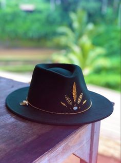 Bohemian Fedora For Western-themed Events, Luxury Artisan Fedora For Western-themed Events, Summer Bohemian Felt Hat For Western-themed Events, Bohemian Felt Hat For Western-themed Summer Events, Bohemian Fedora Hat For Western-themed Events, Different Hats, Estilo Hippy