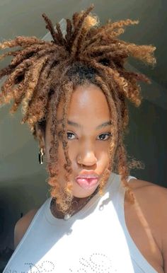 Balayage Locs, Knotless Braids Parts, Loc Highlights Black Women, Loc Hair Color Ideas, Hair Inspo Ginger, Locs With Highlights, Coloured Locs, Ginger Hair Inspo, Styling Locs