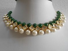 Nice green and pearl emerald Simple Jewelry Necklace, Jewlery Necklace, Artsy Jewelry, Necklace Indian, K Fashion, Bollywood Jewelry, Pearls Necklace, India Jewelry