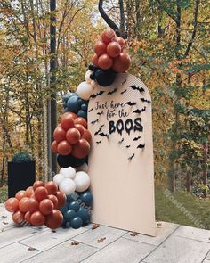 balloon arch with bats and words that read, just here for the boos