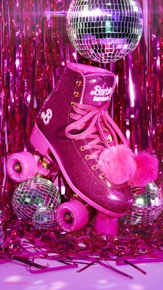 Pink Roller Skates Outfit, Pink Roller Skates, Girly Backgrounds, Barbie Bachelorette, Disco Aesthetic, Roller Skating Outfits, Barbie Land, Roller Rink, Quad Skates