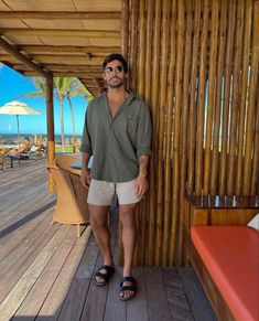 Mens Vacation Outfits, Vacation Outfits Men, Beach Outfit Men, Hawaii Outfits, Ibiza Outfits, Mens Summer Outfits, Mens Casual Outfits Summer, Europe Outfits