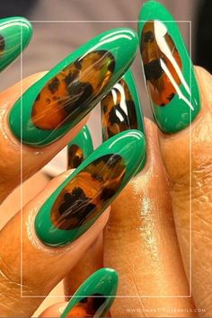 summer tortoiseshell nails Green And Tortoise Shell Nails, Neon And Tortoise Shell Nails, Light Tortoise Shell Nails, Tortoise Shell Accent Nail, Colorful Tortoise Shell Nails, Dipped Nails