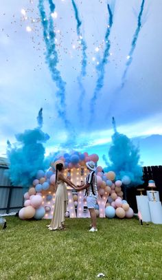 Gender Reveal Ideas Explosion, Tnt Gender Reveal, Luxury Gender Reveal Party, Beach Theme Gender Reveal, Gender Reveal Pool Party Ideas, Outdoor Gender Reveal Ideas, Décoration Gender Reveal, Cute Gender Reveal Outfits, Gender Reavel Ideas