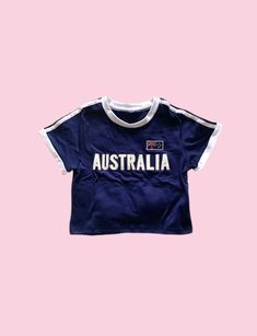 ✨Australia baby tee ✨y2k football/soccer tee ✨Cute bright coloured crop top ✨Perfect for summer ✨Aussie aesthetic 🇦🇺   ✨See sizing guide for measurements  ✨Feel free to message me with any questions 😊 Aussie Aesthetic, Summer Aussie, Aesthetic Crop Tops, 80's Clothes, Baby Tees 90s, Vintage Australia, Light Grey Leggings, Crop Top Y2k, Png Clothes