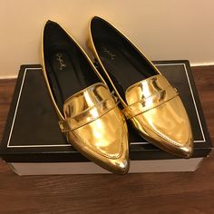 Very Fashion Forward. Gold, Loafer Style Flats. Brand New. Never Been Worn. Trendy Gold Flats For Spring, Casual Gold Flats For Party, Chic Gold Flats For Fall, Style Flats, Loafer Style, Gold Flats, Loafers Style, Flat Color, Fashion Flats