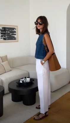 Outfit Ideas Summer Work Office Wear, Minimalist With Pop Of Color Fashion, Summer Outfit Combinations, Grad School Outfit Summer, Minimalist Fashion Women Outfits Minimal Classic Style, Minimalist Summer Tops, Miami Work Outfit, Tuscany Outfit Summer, Summer Work Outfits 2023