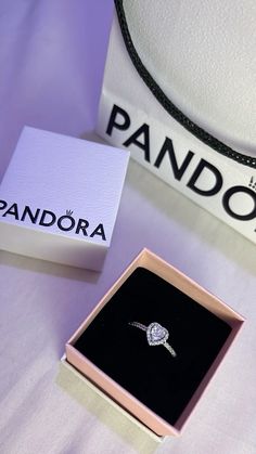 #anillos #pandora #pandorarings Pandora Aesthetic, Pandora White, Birthday Aesthetic, Camera Tattoo, Cute Engagement Rings, Jewelry Accessories Ideas, Foto Ideas Instagram