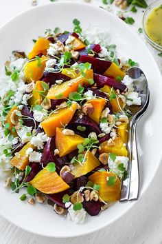 Sweetcool and colorfulthis tangy roasted beet salad has a touch of goat cheesetoasted hazelnuts and a freshcitrusy dressing Salad Calories, Salad Quinoa, Roasted Beet Salad, Warm Salad, Beet Recipes, Goat Cheese Salad, Healthy Recipies, Anthony Bourdain, Healthy Side