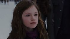 What's Your "Twilight" Vampire Power? | HowStuffWorks Vampire Powers, Mckenzie Foy, Twilight Alice, Twilight Characters, Twilight Renesmee, Anastasia Knyazeva, Renesmee Cullen, Aquarium Pictures, Twilight Saga Breaking Dawn