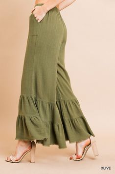 These lovely Linen Blend tiered Wide Ruffle Leg Pants are a timeless piece to add to your wardrobe. Crafted from a blend of 55% Linen and 45% Cotton, they feature pockets, stylish frayed hems, and a tiered ruffled leg design for an effortlessly chic look. Perfect for any occasion, these pants will lend a touch of sophistication and refinement to your outfit. Umgee Clothing, Ruffle Pants, Popular Styles, Wide Leg Linen Pants, Boho Look, Outfit Inspo Fall, Linen Women, Linen Pants, Online Boutiques