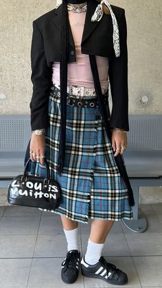 Tacky Fashion Aesthetic, Long Kilt Outfit Women, Punk Style Outfits, Dress Over Pants, Skirt Ideas, Kilt Outfits, Check Skirt, Swaggy Outfits, Fashion Images