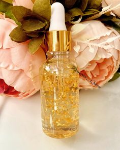 Gold Serum Photography, Body Oil Recipe, Body Oil Diy, Essential Oils Benefits, Massage Oils Recipe, Oils Benefits, Homemade Skincare, Diy Serum, Natural Skin Care Ingredients