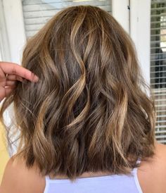 Medium Length Haircuts, Haircuts For Thick Hair, Golden Brown Hair, Thick Hair Cuts, Hairstyles Ponytail, Lob Hairstyle, Haircuts For Medium Hair, Haircut For Thick Hair, Medium Hair Cuts